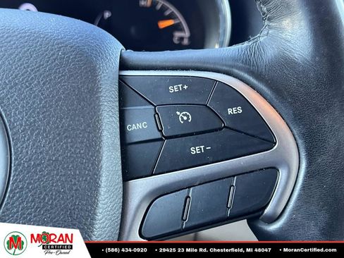 Used 2019 Jeep Grand Cherokee Laredo AWD/4WD image 24