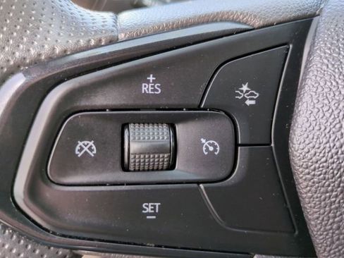 Used 2024 Chevrolet Trax LS w/ LS Convenience Package FWD image 11