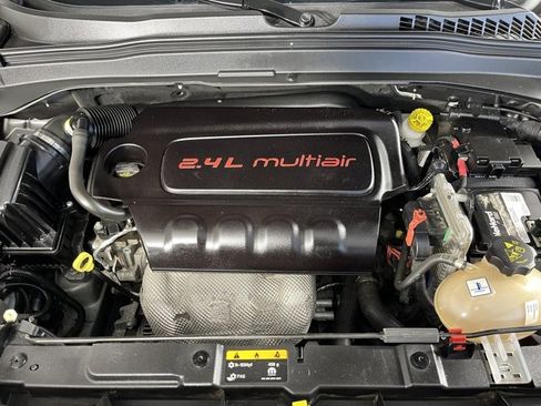 Used 2018 Jeep Renegade Latitude w/ Safety & Security Group image 40