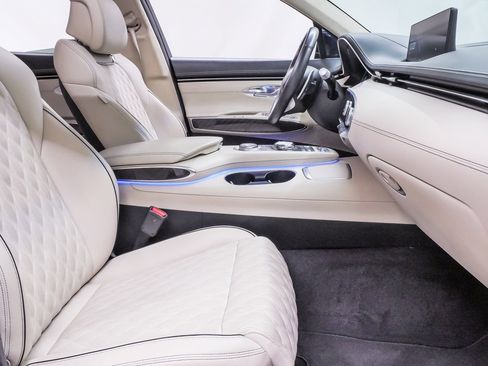 Certified 2022 Genesis GV70 3.5T Sport w/ Sport Prestige Package image 14