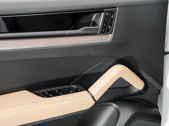 Certified 2026 Porsche Cayenne Coupe AWD/4WD image 7