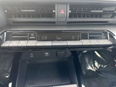 Used 2025 Toyota Prius LE image 17