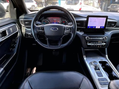 Used 2020 Ford Explorer XLT w/ Equipment Group 202A image 9