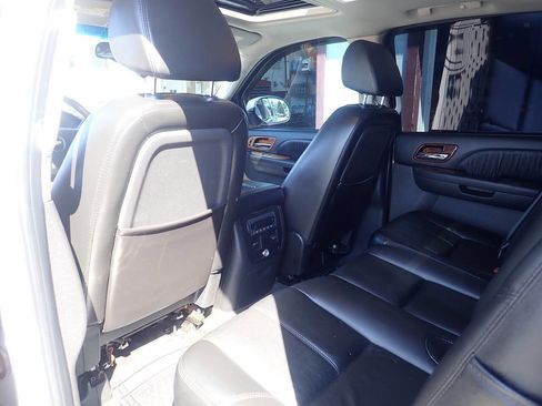 Used 2007 Chevrolet Avalanche LT w/ LT Preferred Equipment Group AWD/4WD image 12