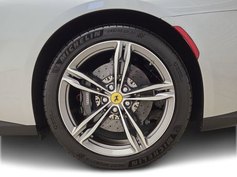 Used 2017 Ferrari GTC4Lusso AWD/4WD image 15