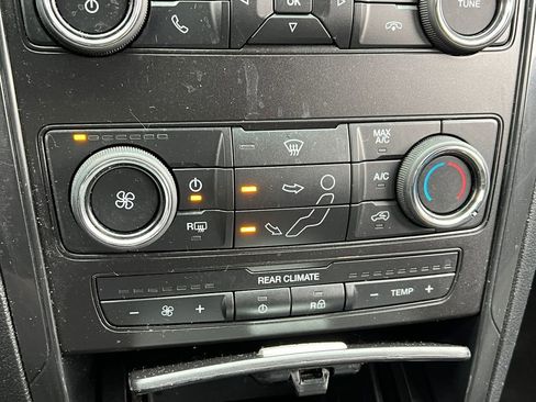 Used 2018 Ford Explorer XLT image 22