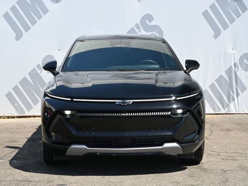 Used 2025 Chevrolet Equinox EV LT w/ LPO, Blackout Package FWD image 2