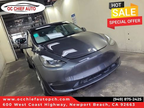 Used 2024 Tesla Model Y Long Range AWD/4WD image 1