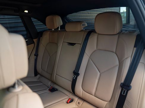 Certified 2026 Porsche Macan AWD/4WD image 21