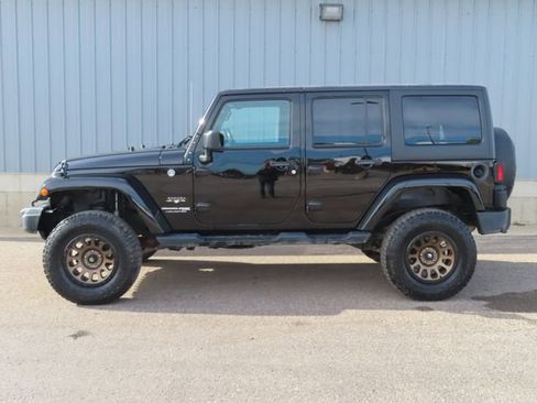 Used 2018 Jeep Wrangler Unlimited Sahara w/ Max Tow Package AWD/4WD image 7