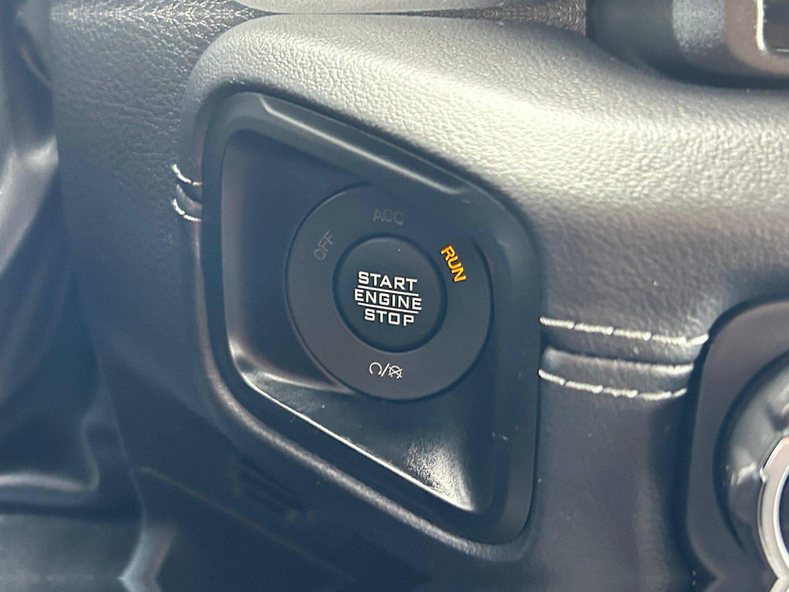 Used 2025 Jeep Wrangler Unlimited Rubicon AWD/4WD image 28
