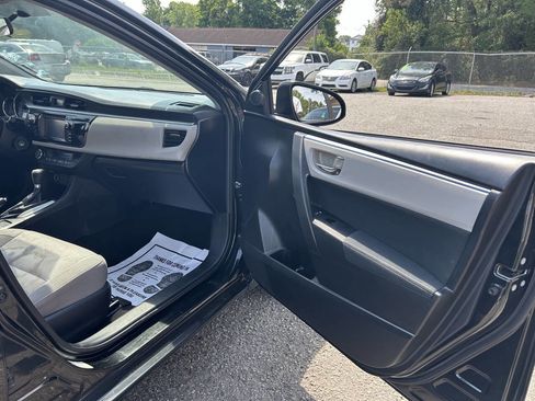 Used 2015 Toyota Corolla LE image 24