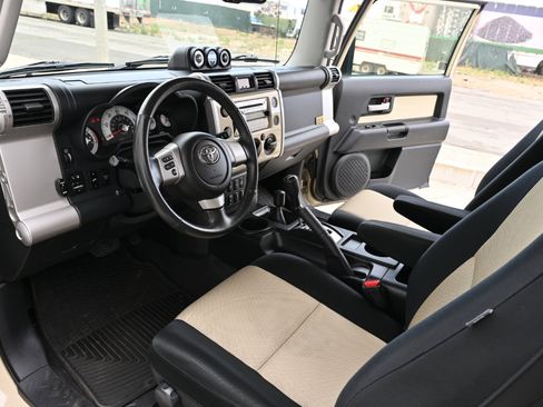 Used 2010 Toyota FJ Cruiser 4WD image 13
