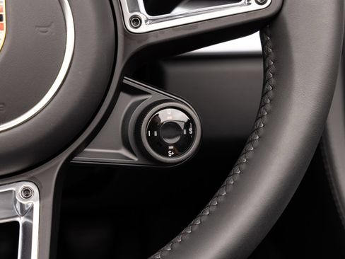 Certified 2025 Porsche 718 Boxster RWD image 16