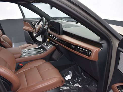 New 2025 Lincoln Aviator Reserve w/ Equipment Group 201A image 15