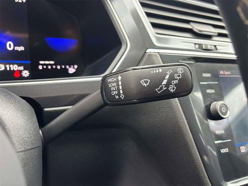 Used 2024 Volkswagen Tiguan SE image 29