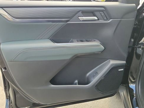 Used 2026 GMC Acadia AT4 w/ Luxury Package image 23