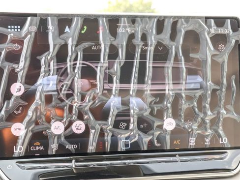 Used 2025 Volkswagen Tiguan SE image 22