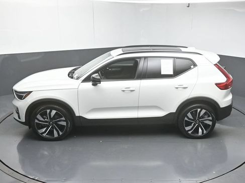 Used 2025 Volvo XC40 B5 Ultra AWD/4WD image 46