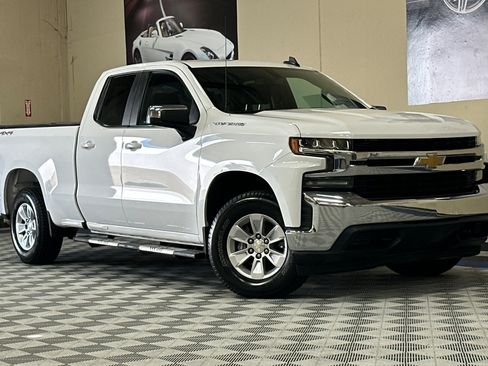 Used 2020 Chevrolet Silverado 1500 LT w/ Trailering Package AWD/4WD image 2