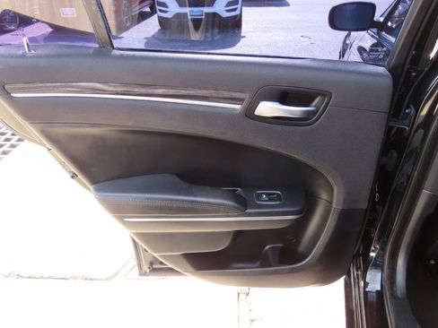 Used 2017 Chrysler 300 Limited w/ Value Package image 19