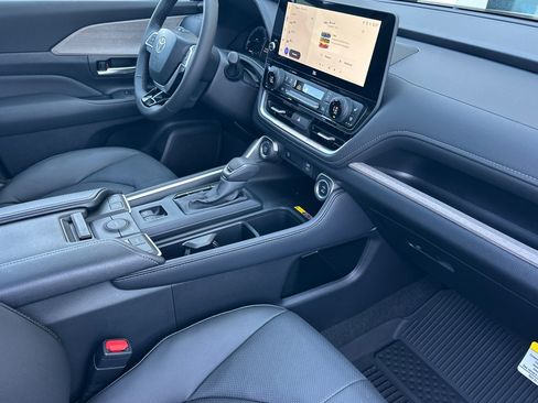 Certified 2026 Toyota Grand Highlander FWD image 17