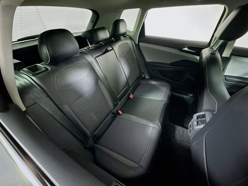 Used 2023 Volkswagen Taos SE w/ Panoramic Sunroof Package image 26