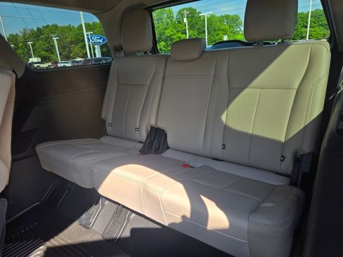 Used 2024 Ford Expedition XLT RWD image 9