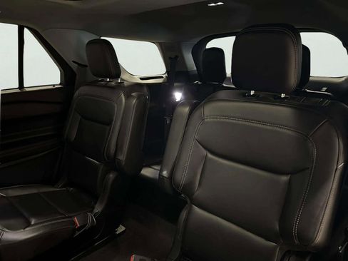 Used 2023 Ford Explorer XLT w/ Equipment Group 202A AWD/4WD image 19