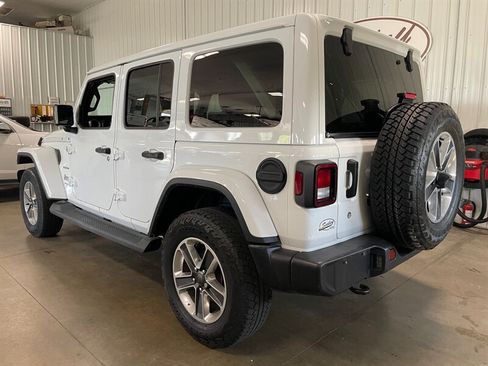 Used 2019 Jeep Wrangler Unlimited Sahara w/ Uconnect 4C Nav & Sound Group AWD/4WD image 3