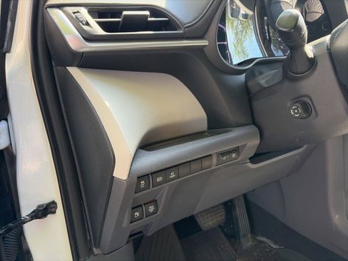 Used 2021 Toyota Sienna Limited FWD image 15