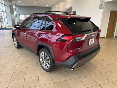 Used 2019 Toyota RAV4 Limited image 9