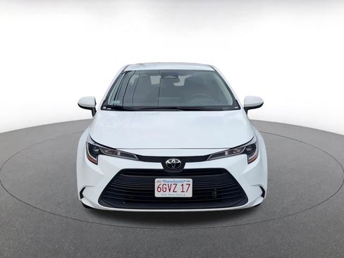 Used 2025 Toyota Corolla LE image 4