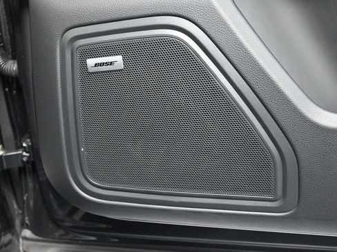 Certified 2025 Porsche Macan image 30