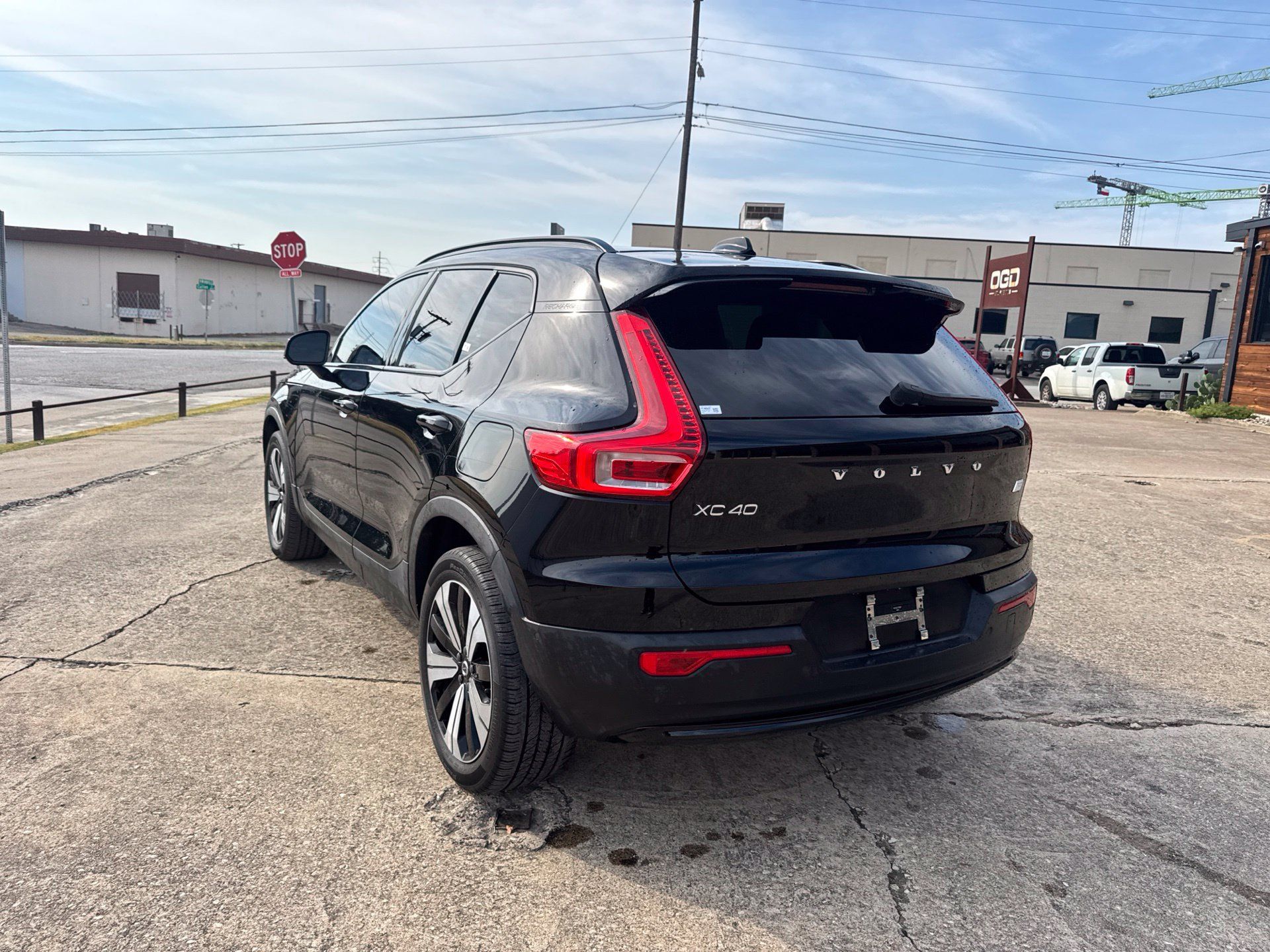 Used 2023 Volvo XC40 Recharge Plus w/ Protection Package Premier AWD/4WD image 9