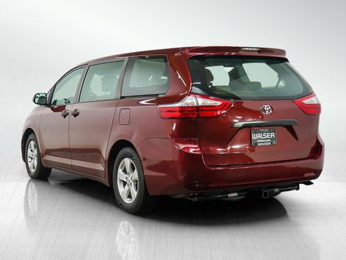 Used 2016 Toyota Sienna L FWD image 3