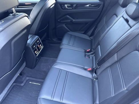 Used 2023 Porsche Cayenne Platinum Edition AWD/4WD image 15
