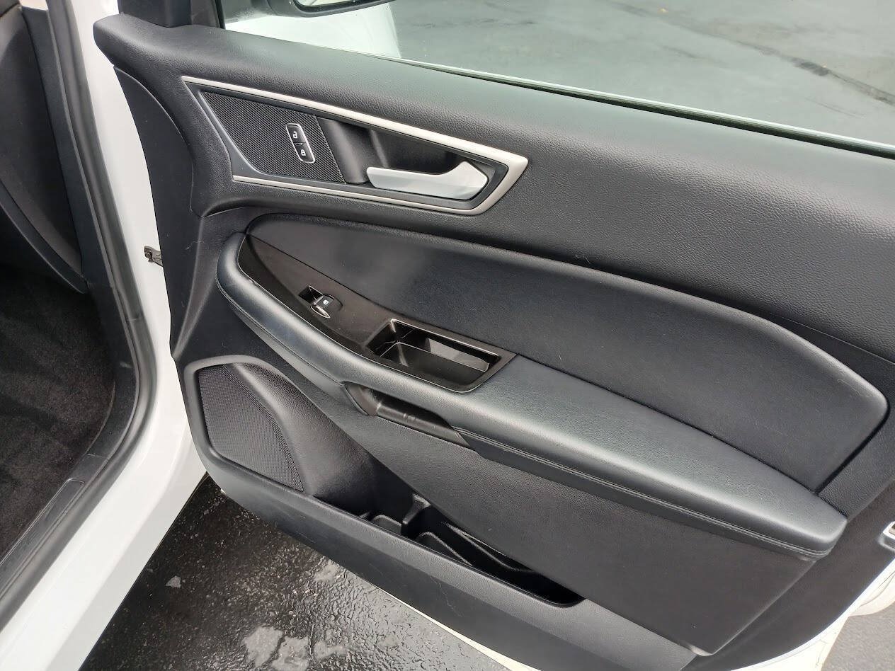 Used 2020 Ford Edge SEL AWD/4WD image 9