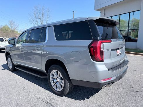 Used 2025 GMC Yukon XL Denali RWD image 7