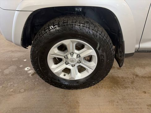 Certified 2020 Toyota 4Runner SR5 Premium AWD/4WD image 10