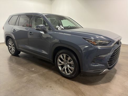 Used 2024 Toyota Grand Highlander Limited image 2