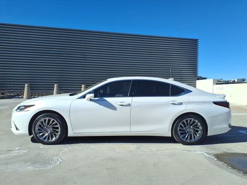 Used 2025 Lexus ES 300h w/ Luxury Package image 3