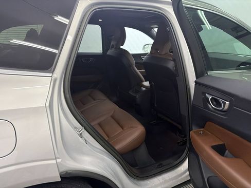 Used 2023 Volvo XC60 B5 Plus FWD image 17