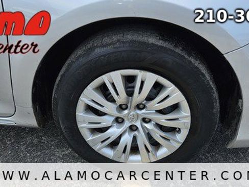 Used 2013 Toyota Camry LE image 14