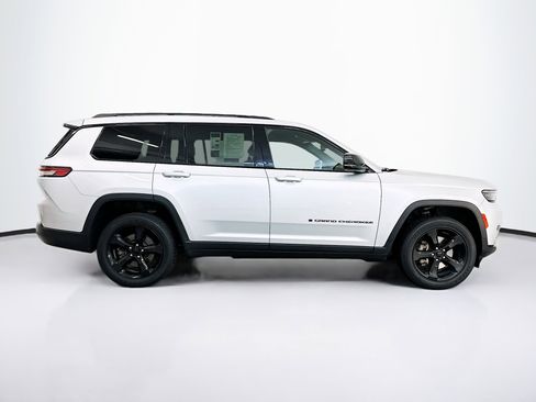 Used 2023 Jeep Grand Cherokee L Laredo image 10