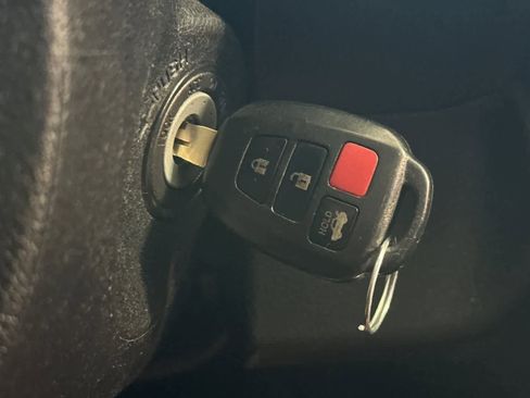 Used 2015 Toyota Camry SE FWD image 25