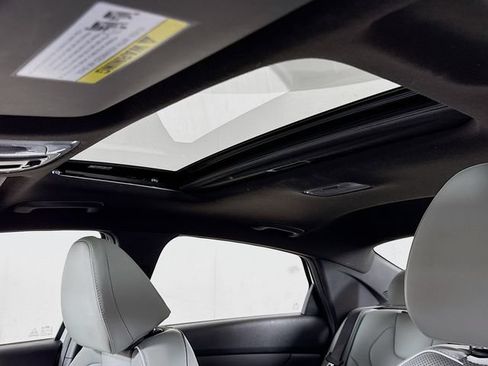 Certified 2025 Hyundai Elantra Limited FWD image 25
