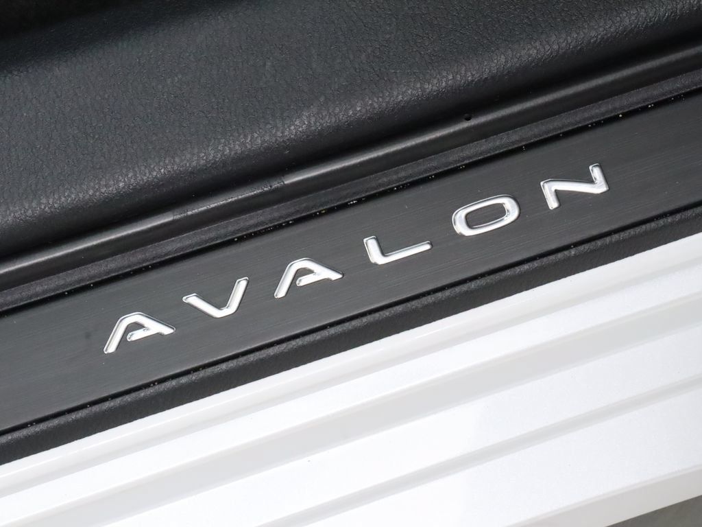 Used 2019 Toyota Avalon Limited w/ Advanced Safety Package FWD image 23