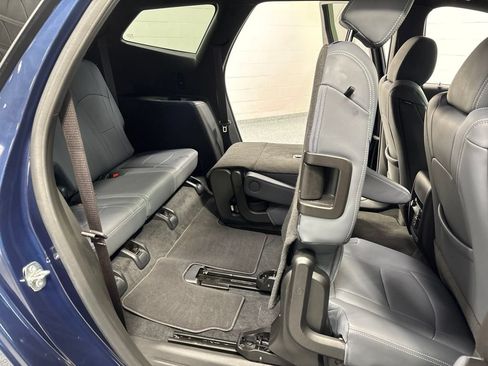 Used 2023 Buick Enclave Essence AWD/4WD image 38