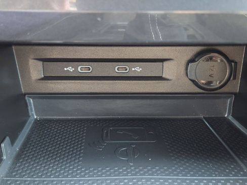 Used 2022 Volkswagen Tiguan SE R-Line FWD image 29